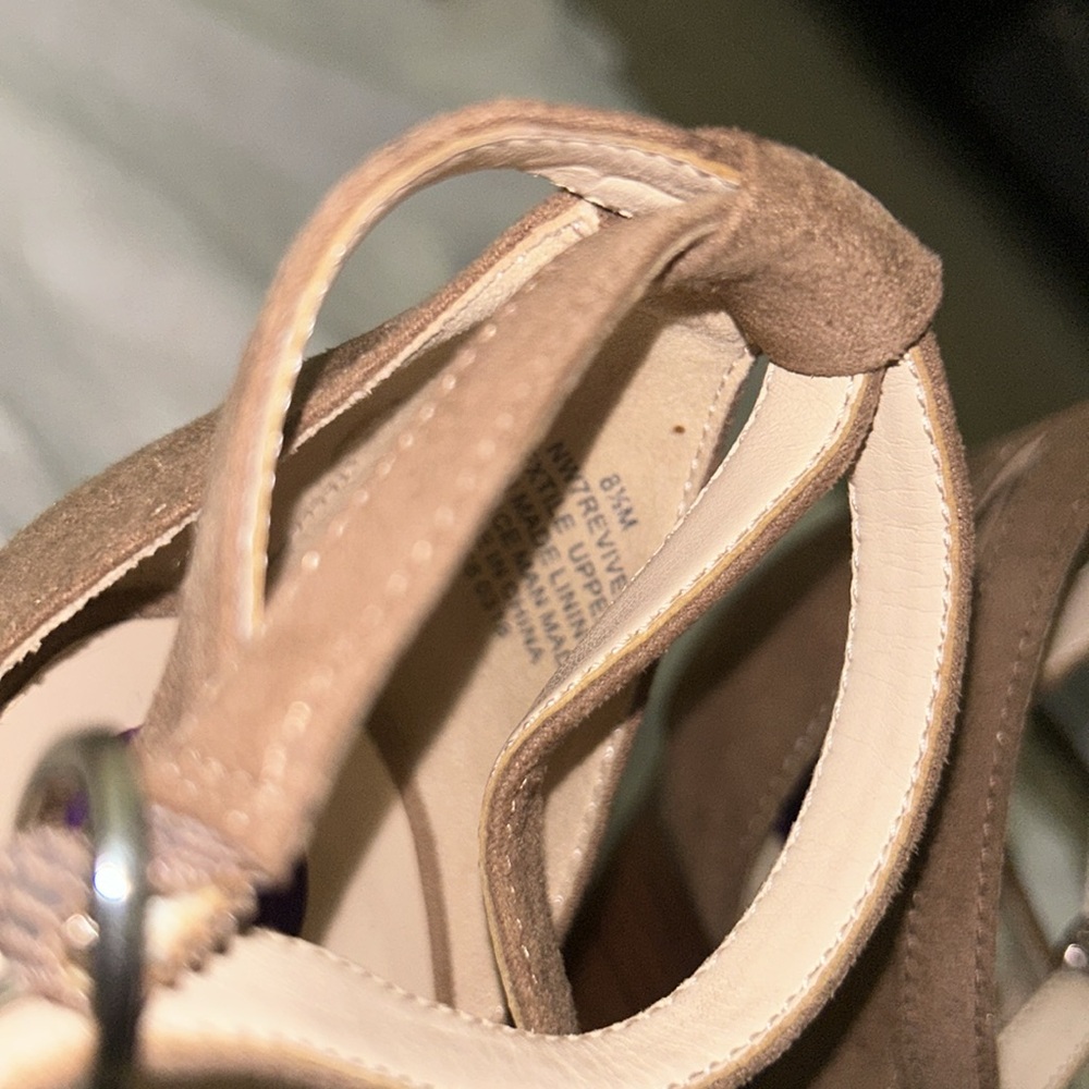 Gently Used woman’s tan suede Sandle strap size 8 - Picture 5 of 8